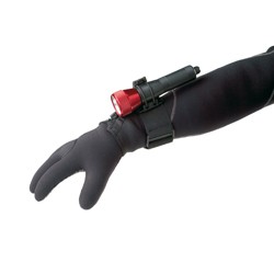 Fixation universelle pour lampes et phares de plongée